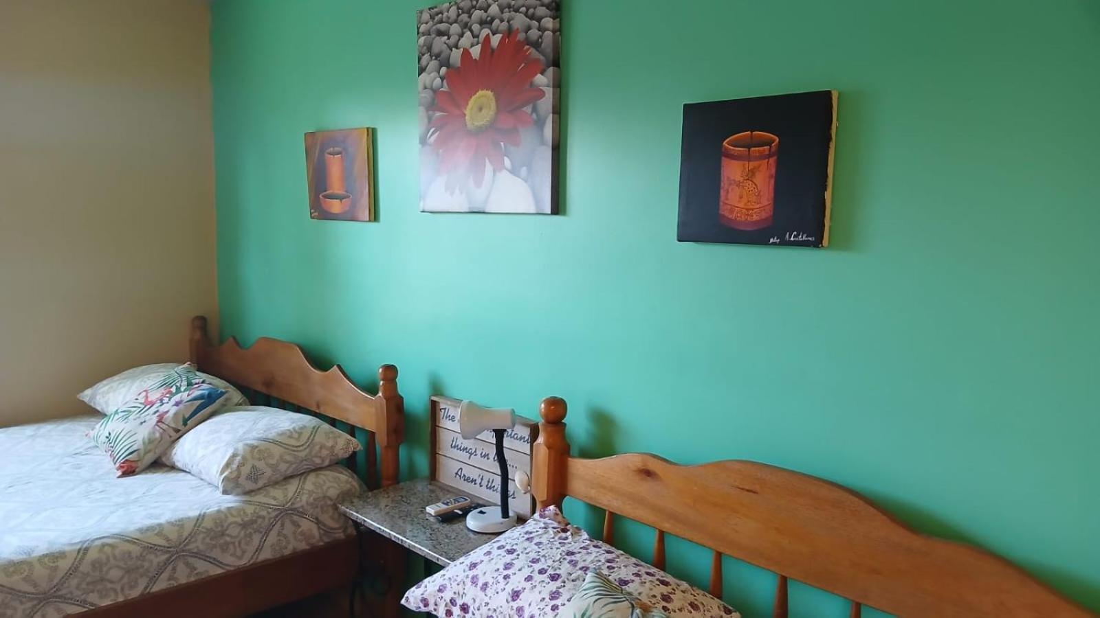Bamboleo Inn Ladyville Buitenkant foto