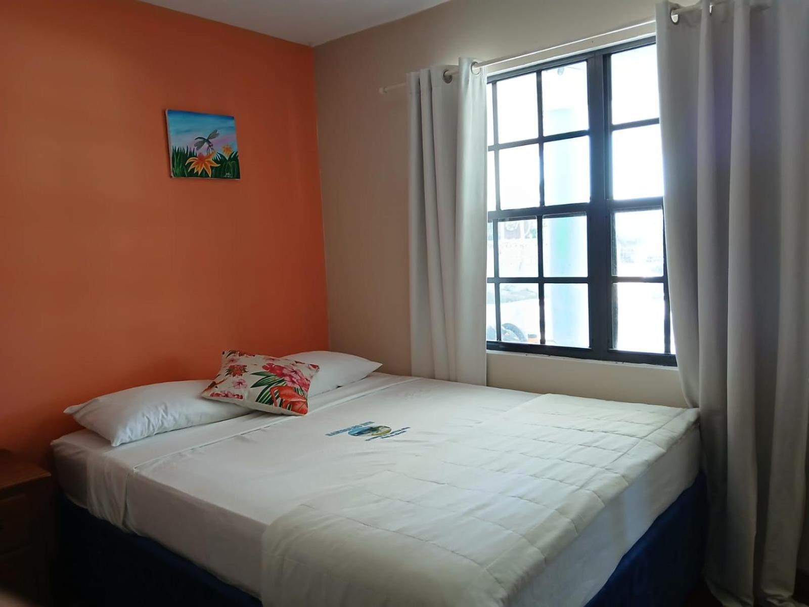 Bamboleo Inn Ladyville Buitenkant foto