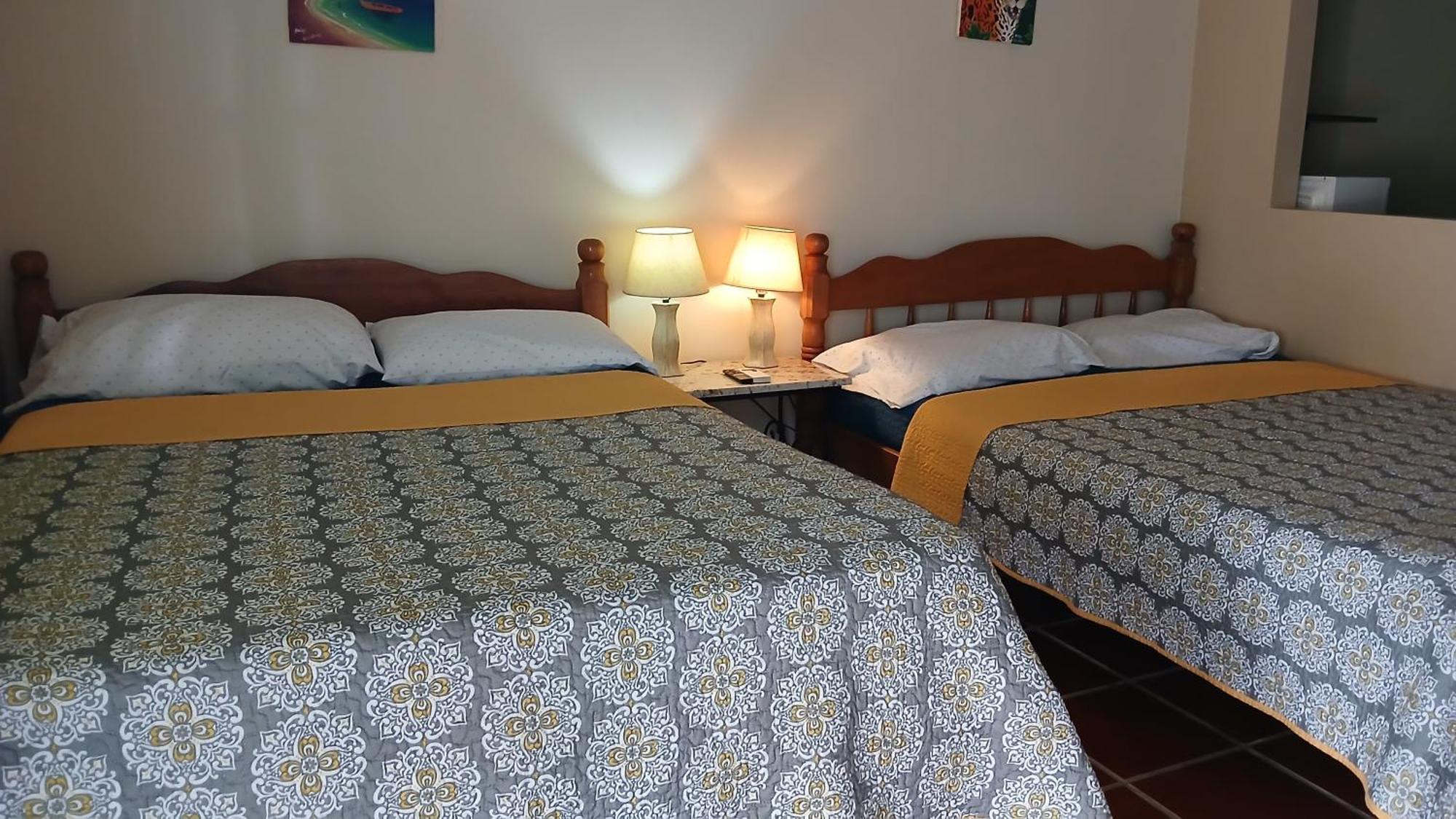 Bamboleo Inn Ladyville Buitenkant foto