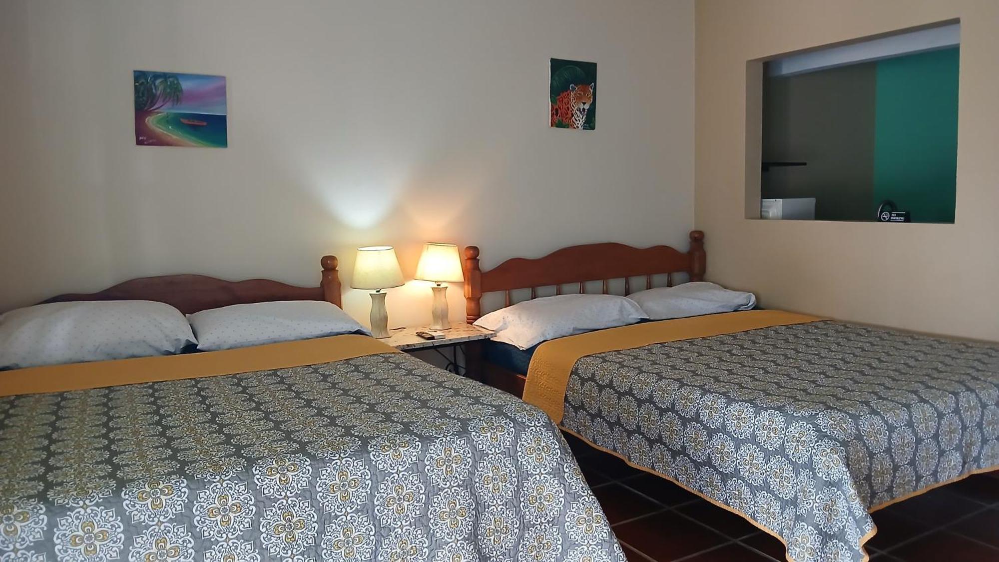 Bamboleo Inn Ladyville Buitenkant foto