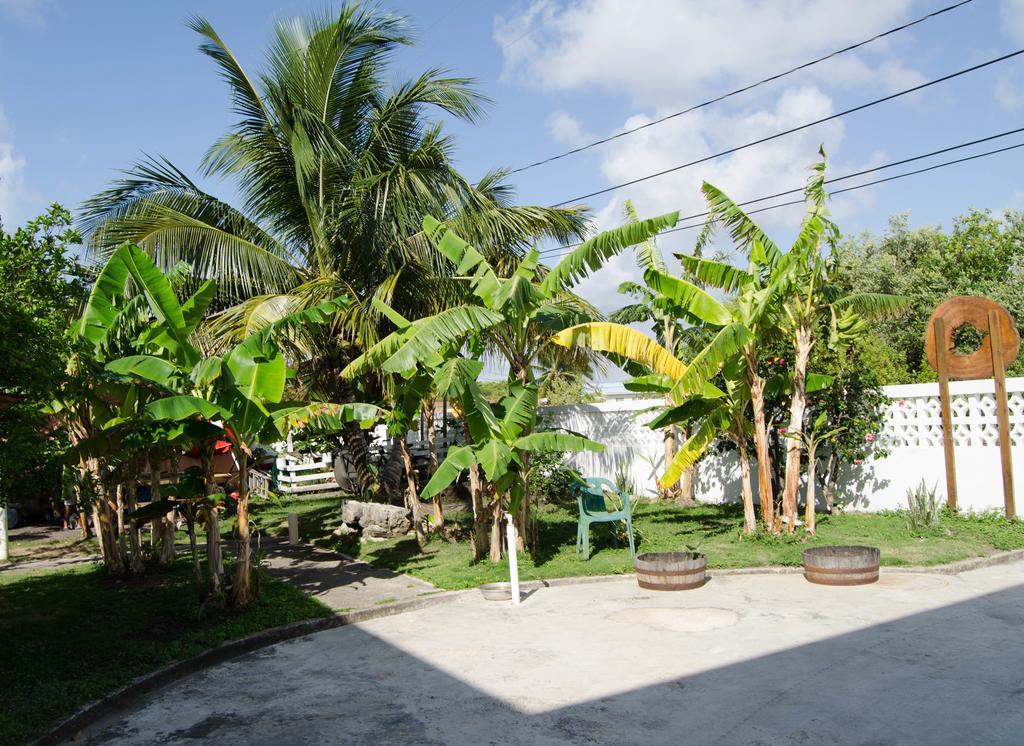 Bamboleo Inn Belize City Buitenkant foto