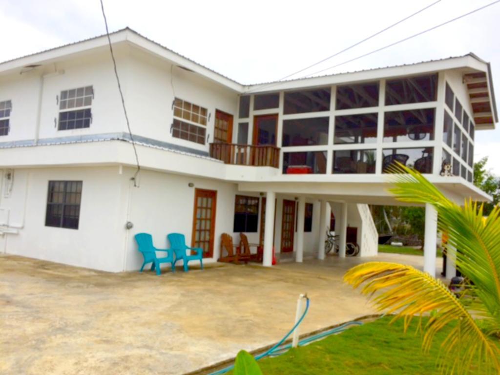 Bamboleo Inn Belize City Buitenkant foto